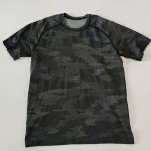 Lululemon Athletica camo metal tech vent small